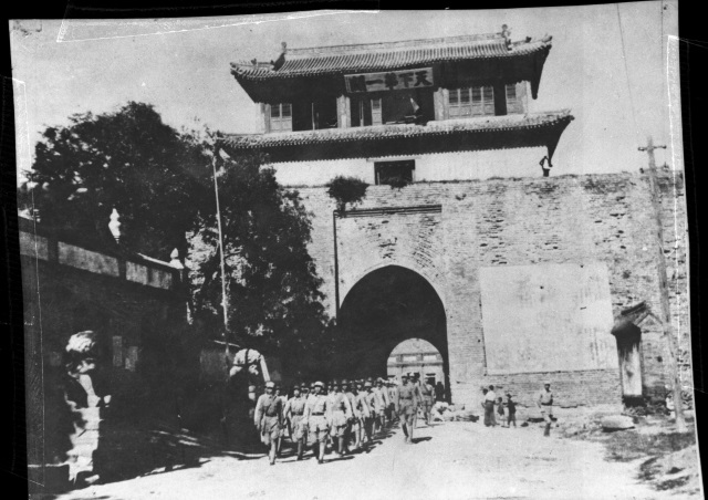 1945年8月30日，冀熱遼軍區(qū)部隊(duì)解放山海關(guān).png