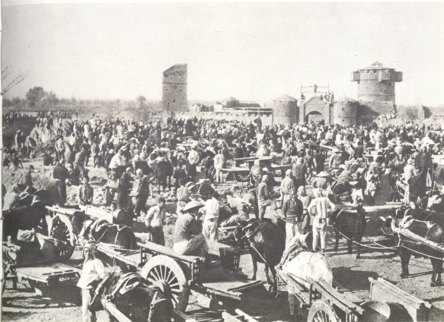 河間群眾紛紛前來(lái)拆除日軍堡壘.png