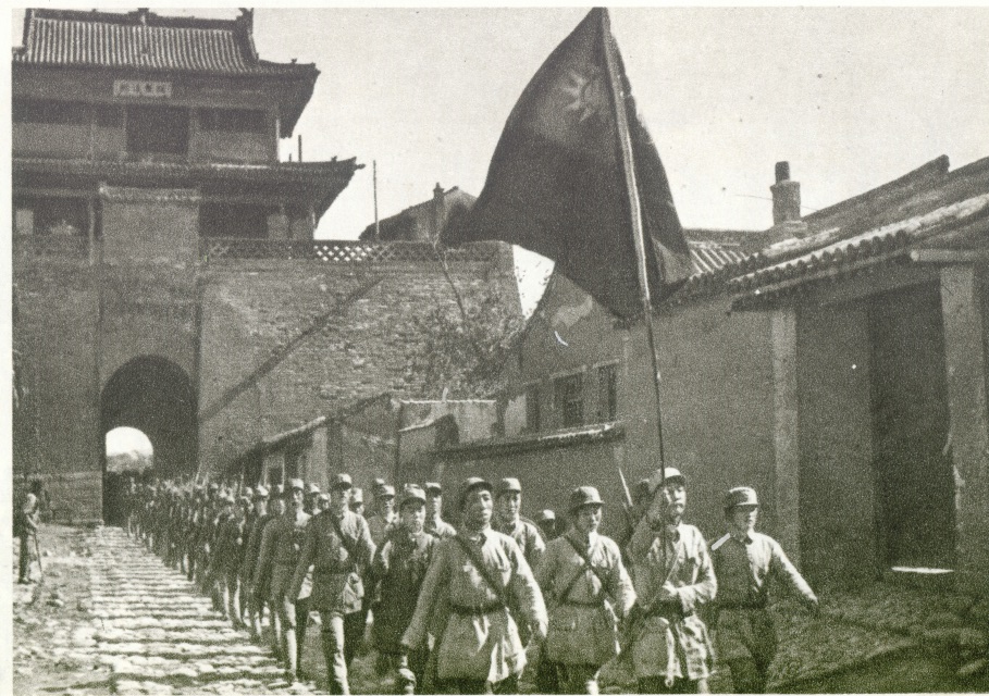 晉察冀軍區(qū)部隊進(jìn)入淶源縣城.png