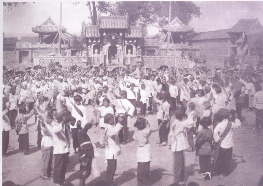 河北城鄉(xiāng)人民熱烈慶祝中華人民共和國成立.png